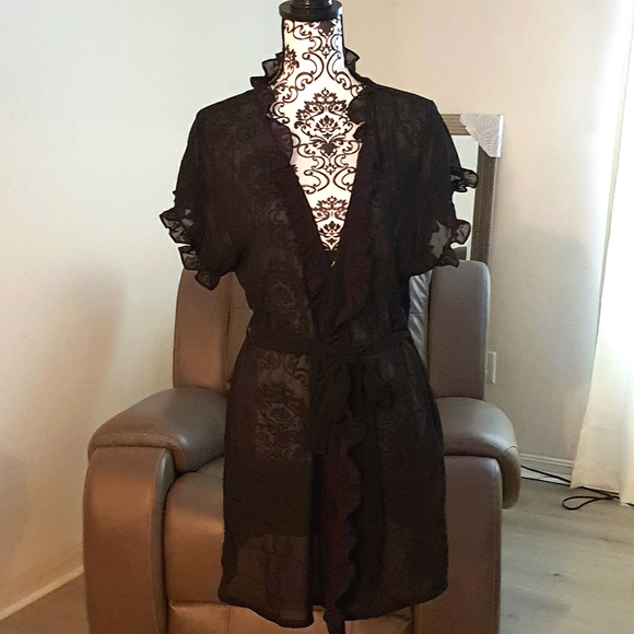Black Robe - Picture 1 of 4